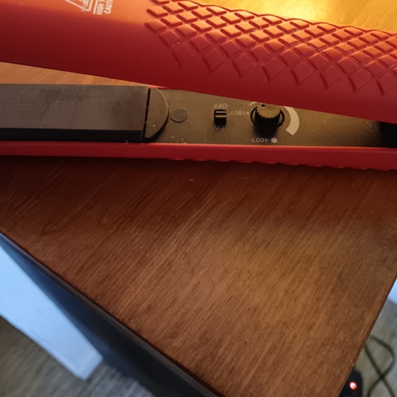 Valectric Red Hair Straightener Styler - Picture 7 of 11